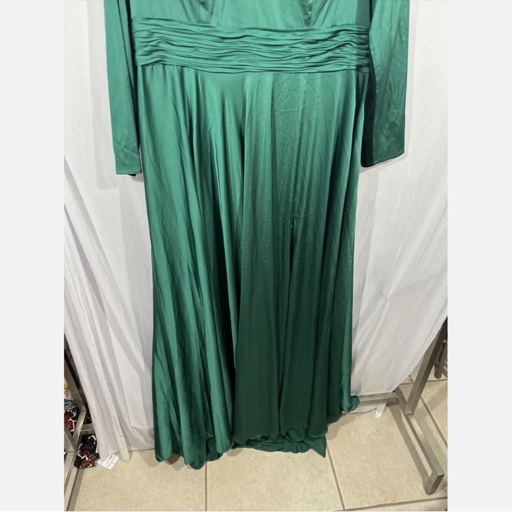 NEW IEENA Mac Duggal [ 16‎ ] Long Sleeve V-Neck A-Line Gown Emerald Green - Picture 11 of 16